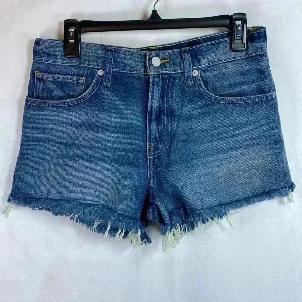 Lucky Brand Blue Denim Fringed Size 6/28 Cut Off Lightly Distressed Shorts.